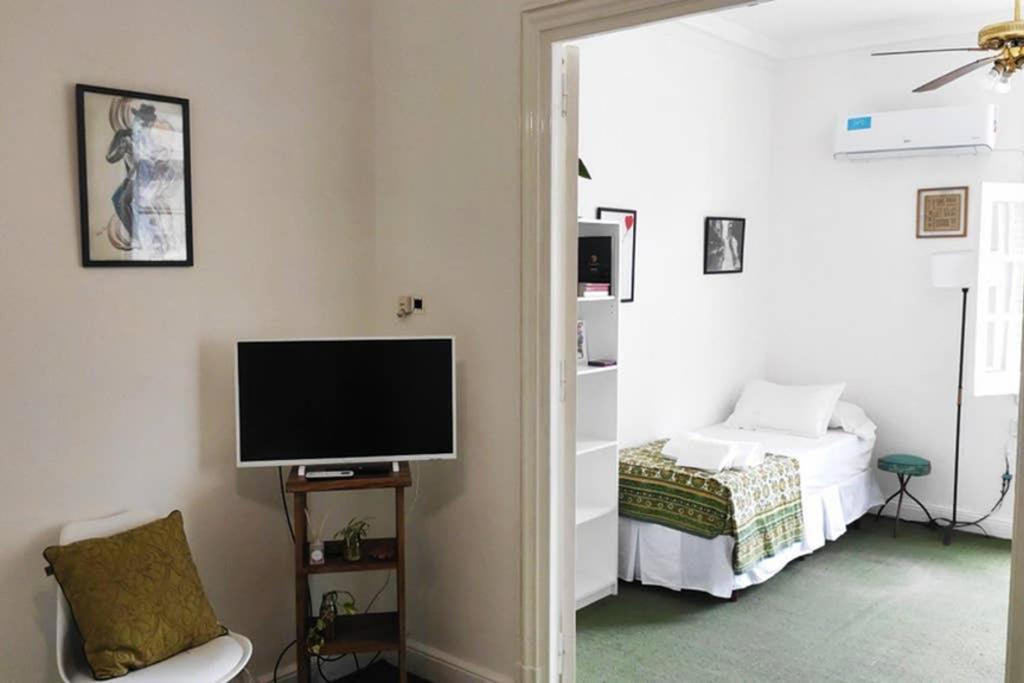 Obelisco Luminoso: Spacious 3-room Near Teatro Colón Apartment *